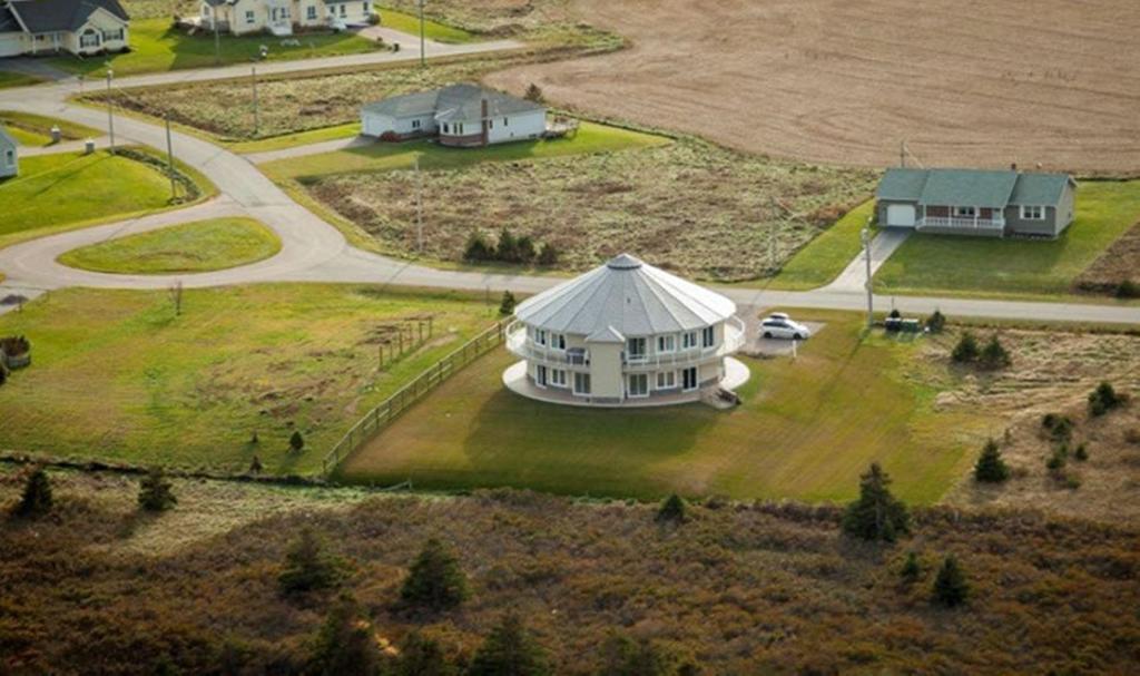 Around The Sea - Cana Da'S Rotating House, Suites & Tours North Rustico Exterior photo